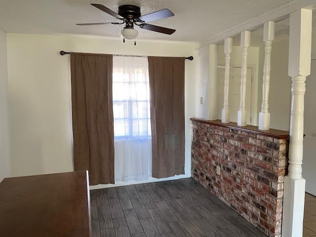 Foto del edificio - 902 Willowbrook St