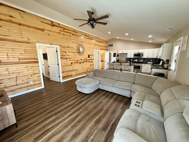 Foto del edificio - 813 Eaton Hollow Rd SW