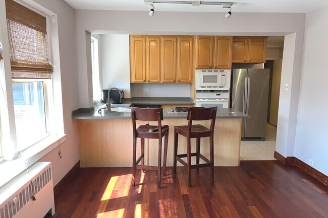 Foto del edificio - 4900 N Marine Dr
