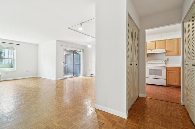 Foto del edificio - 1111 River Rd