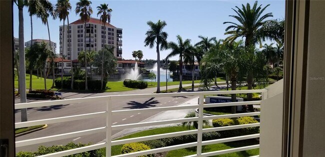 Foto del edificio - 6047 Bahia Del Mar Blvd S