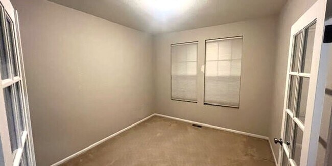 Building Photo - 4 bedroom 3 bathroom house AVAILABLE in Co...