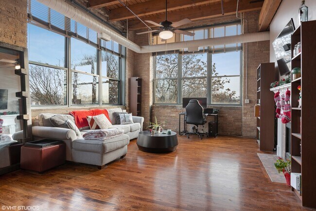 Foto del edificio - 1733 W Irving Park Rd