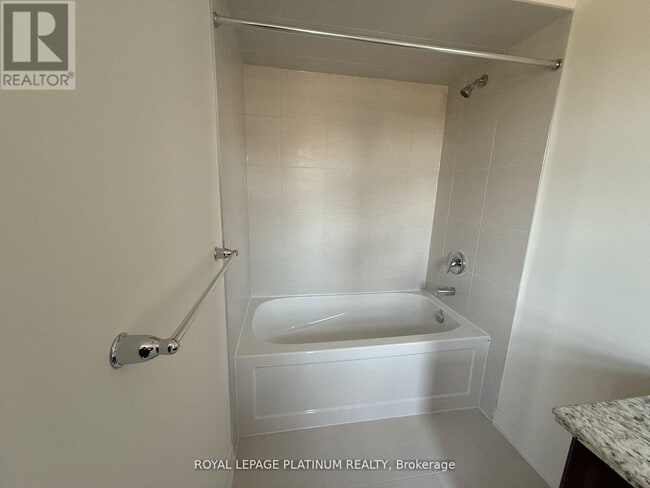 Photo du bâtiment - 43 Mckernan Ave.