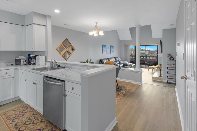 Foto del edificio - Room in Condo on J M Keynes Dr