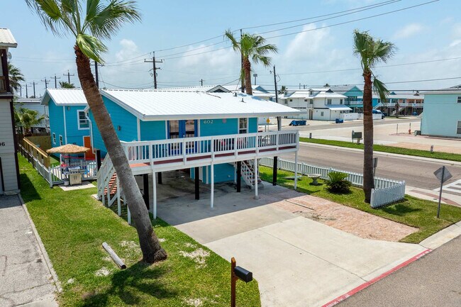 Building Photo - 602 N Palimino Dr