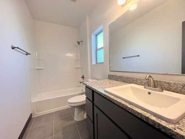Building Photo - Mission Valley 3 Bedroom 2.5 Bath Townhome