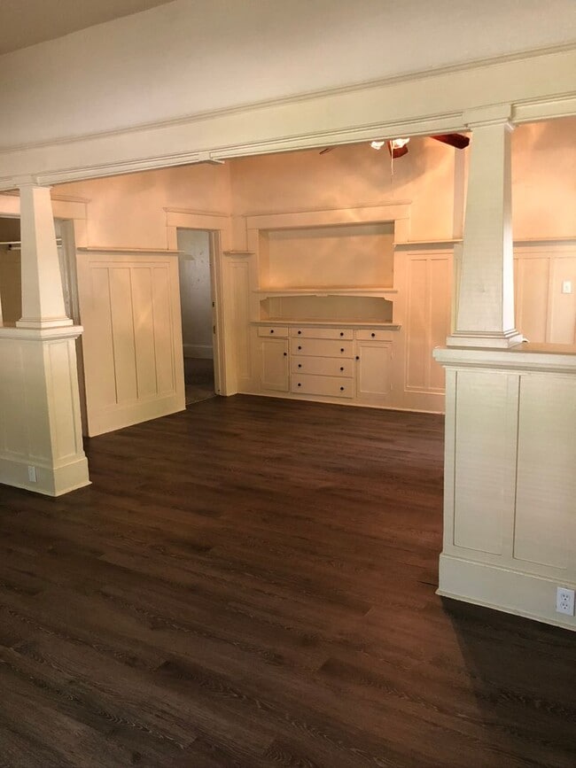 Building Photo - 737-735 W 2nd St