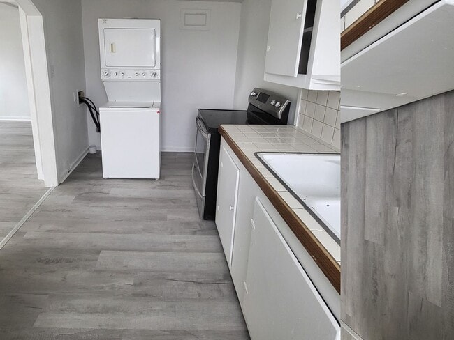 Building Photo - Updated 1 bedroom unit