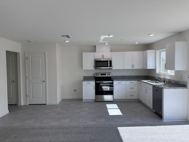 Building Photo - Beautiful 2024 Built 3 bed 2 bath!
