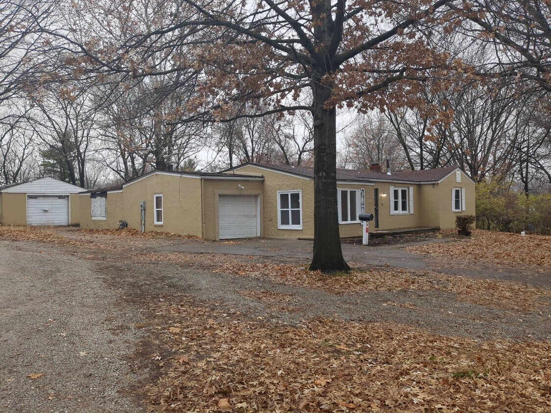 Primary Photo - 3130 S Harris Ave