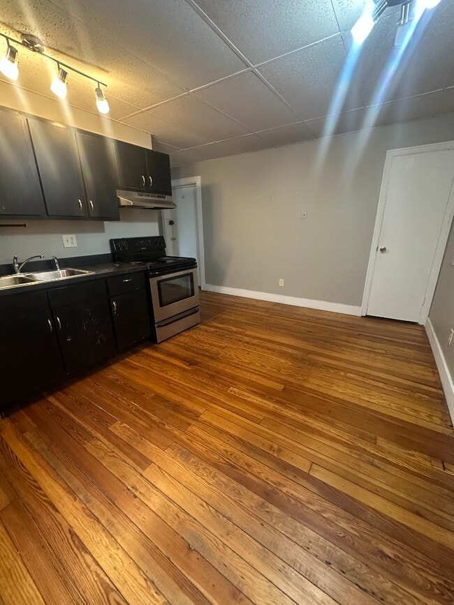 Building Photo - 1701 Sycamore St