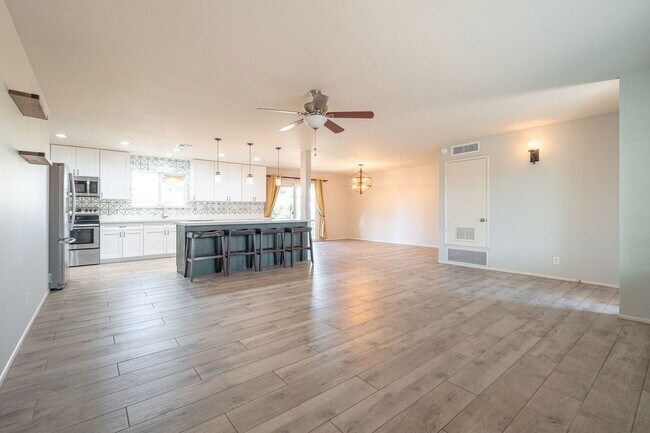 Foto del edificio - 456 W Jasper Dr