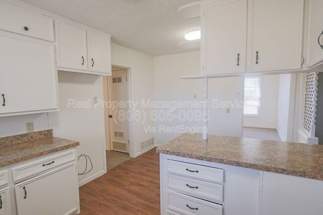 Building Photo - 3012 49th St