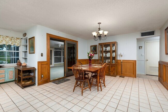 Building Photo - 2400 Zillock Rd
