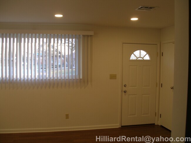 Sala de estar - 5194 Drivemere Rd