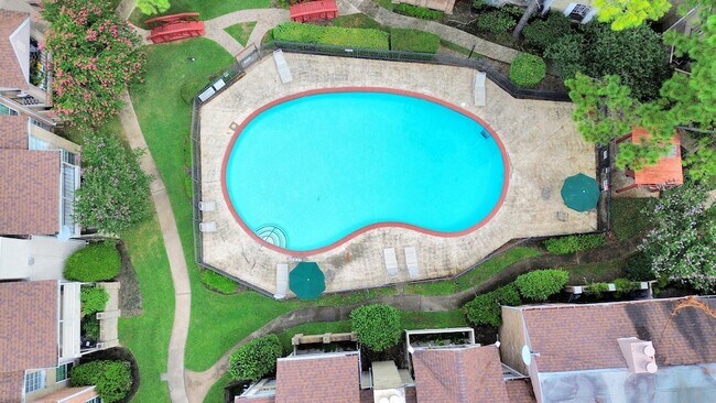 Building Photo - 2800 Jeanetta St