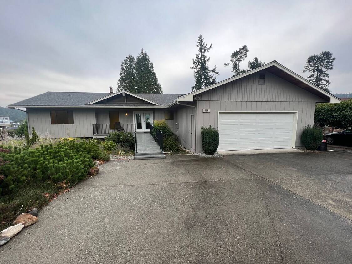 Primary Photo - 3 Bed, 3 Bath La Conner Home with Stunning...