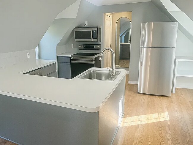 Foto del edificio - Just renovated, townhouse