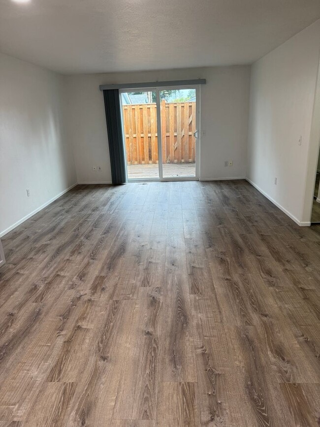 Building Photo - Available now!!! Beautiful Springfield Condo in 55 and over community!