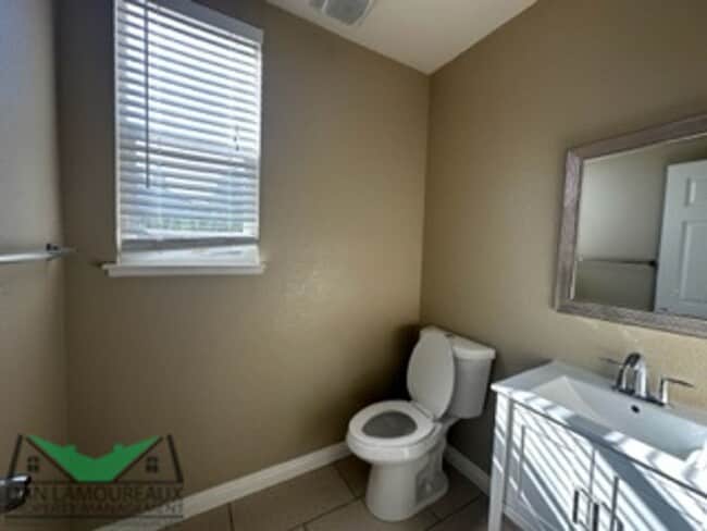 Building Photo - 4 br, 2.5 bath House - 1826 Lowe Dr