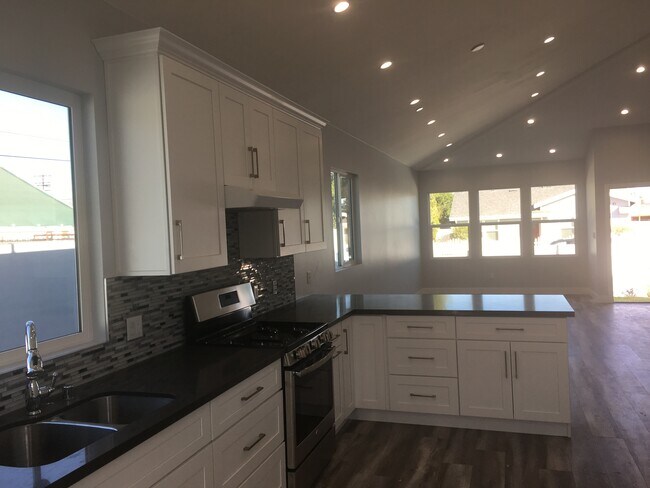 Foto del edificio - 6731 Kraft Ave