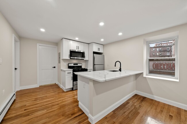Building Photo - 8 Baldwin Pl