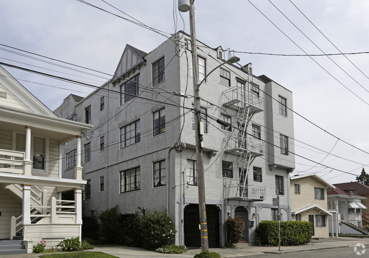 Building Photo - 3764 Shafter Ave