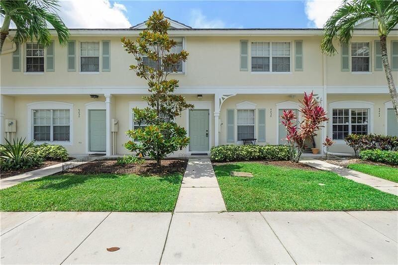 Foto principal - 5660 NW 98th Way