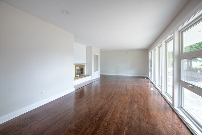 Building Photo - 1095 S 10th St