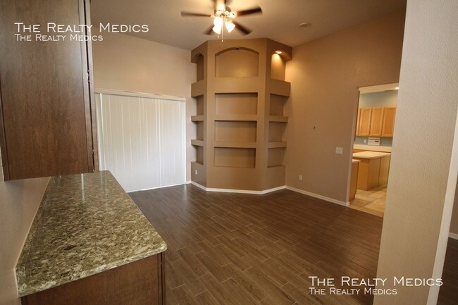 Building Photo - 326 Golf Course Pkwy