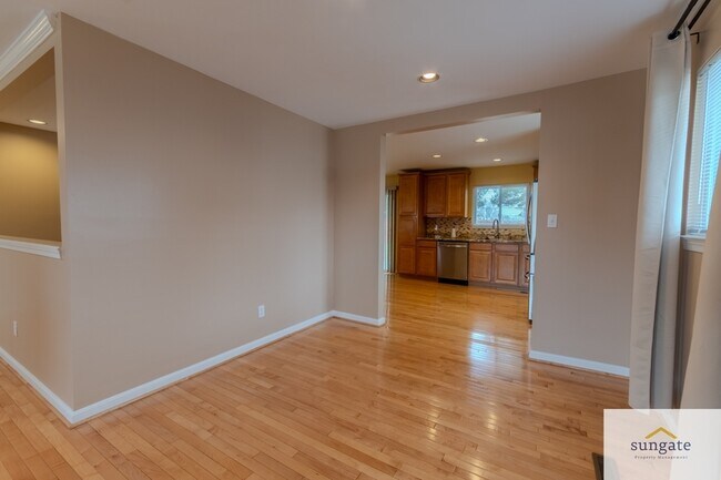 Building Photo - 3955 Setonhurst Rd
