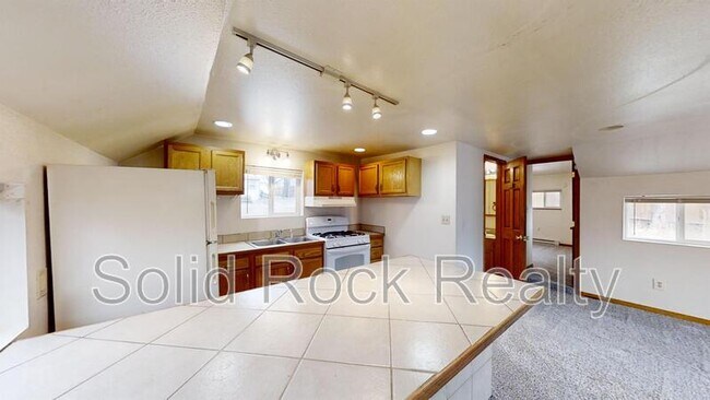 Building Photo - 815 E Costilla St