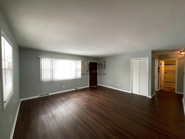 Foto del edificio - 6805 Jackson Ave