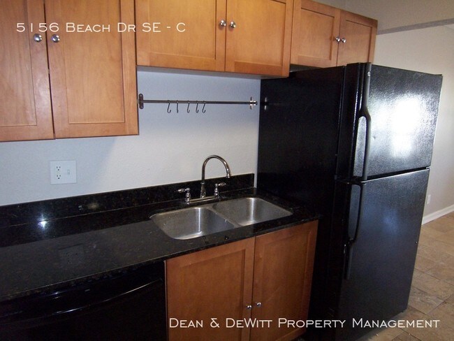 Building Photo - 5156 Beach Dr SE