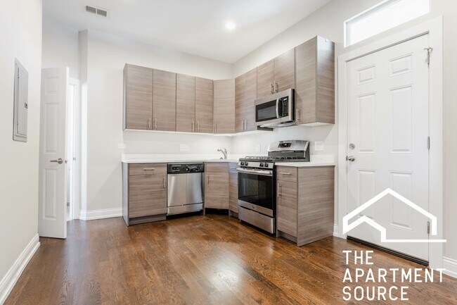 Foto del edificio - 2945 W Diversey Ave