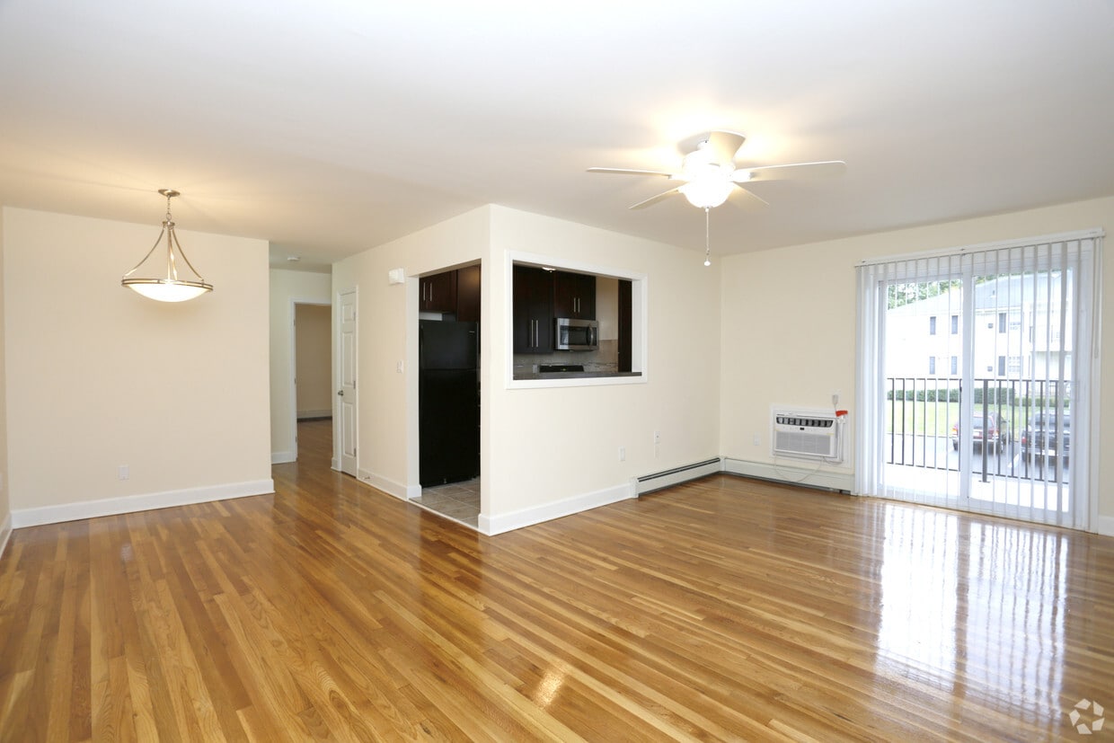 Queens Gardens Apartments 3 Ronald Dr Colonia, NJ