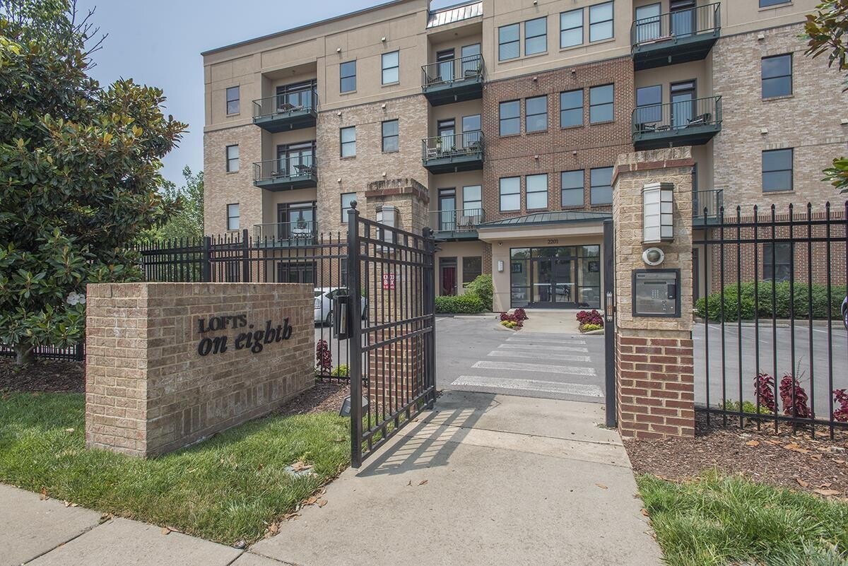 Primary Photo - 2201 8th Ave S