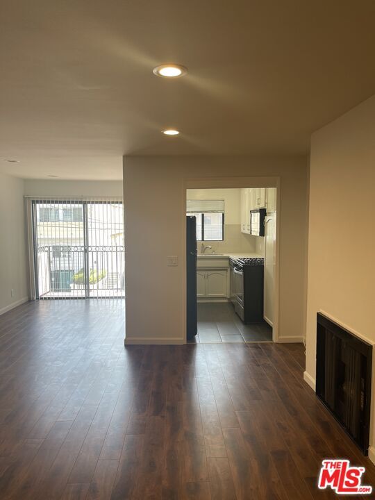 Building Photo - 1337 N Sierra Bonita Ave