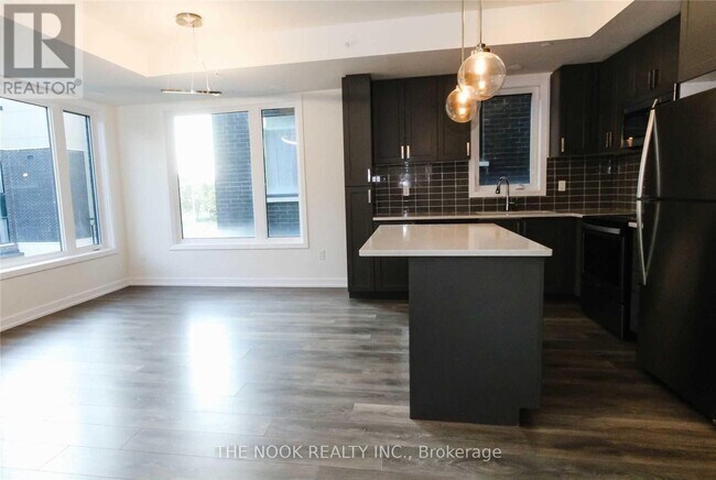 Photo du bâtiment - 1555 Kingston Rd