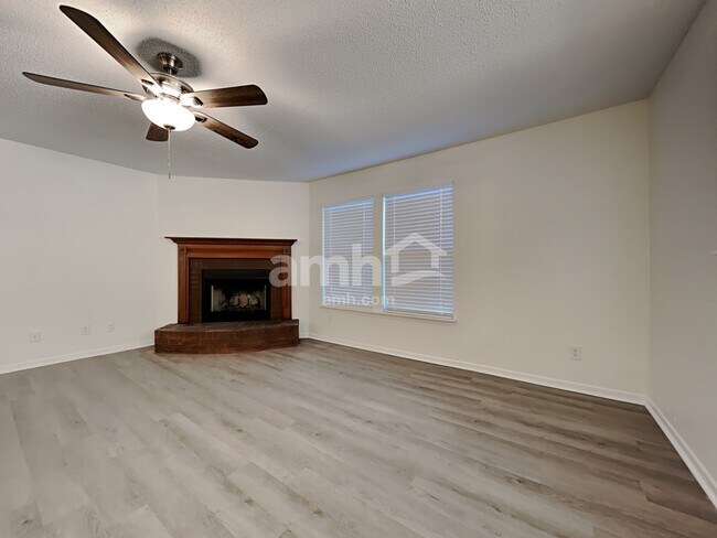 Foto del edificio - 6451 Eastern Range Rd
