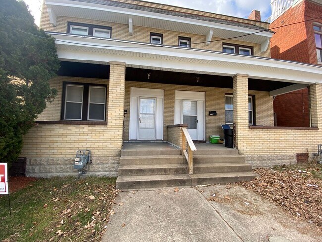 Building Photo - 2 Bedroom Townhome for Rent in the Arlingt...
