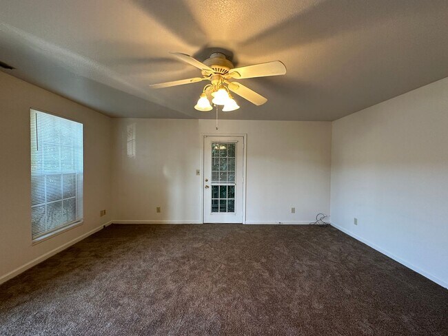Building Photo - Waters Edge Drive-1851 (x4)