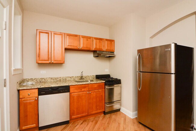 Building Photo - Quintessential 2 Bedroom, 1 Bath in Winnet...