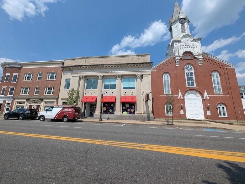 Primary Photo - 22 S Main St