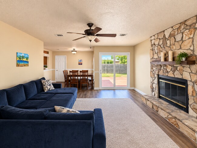 Building Photo - 3022 Blue Pine Ln