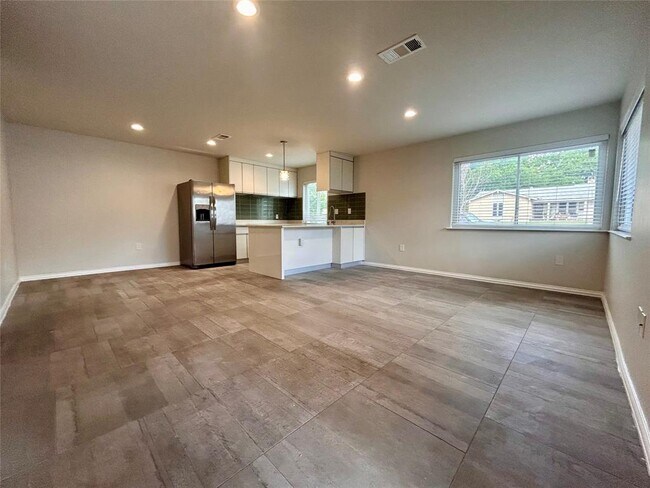 Building Photo - 8907 Tronewood Dr