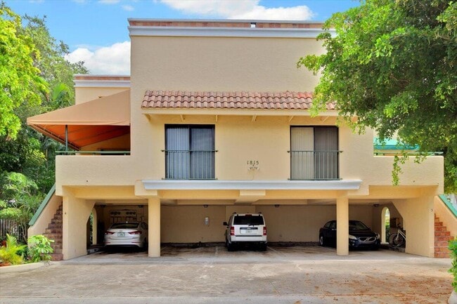 Building Photo - 1815 S Olive Ave