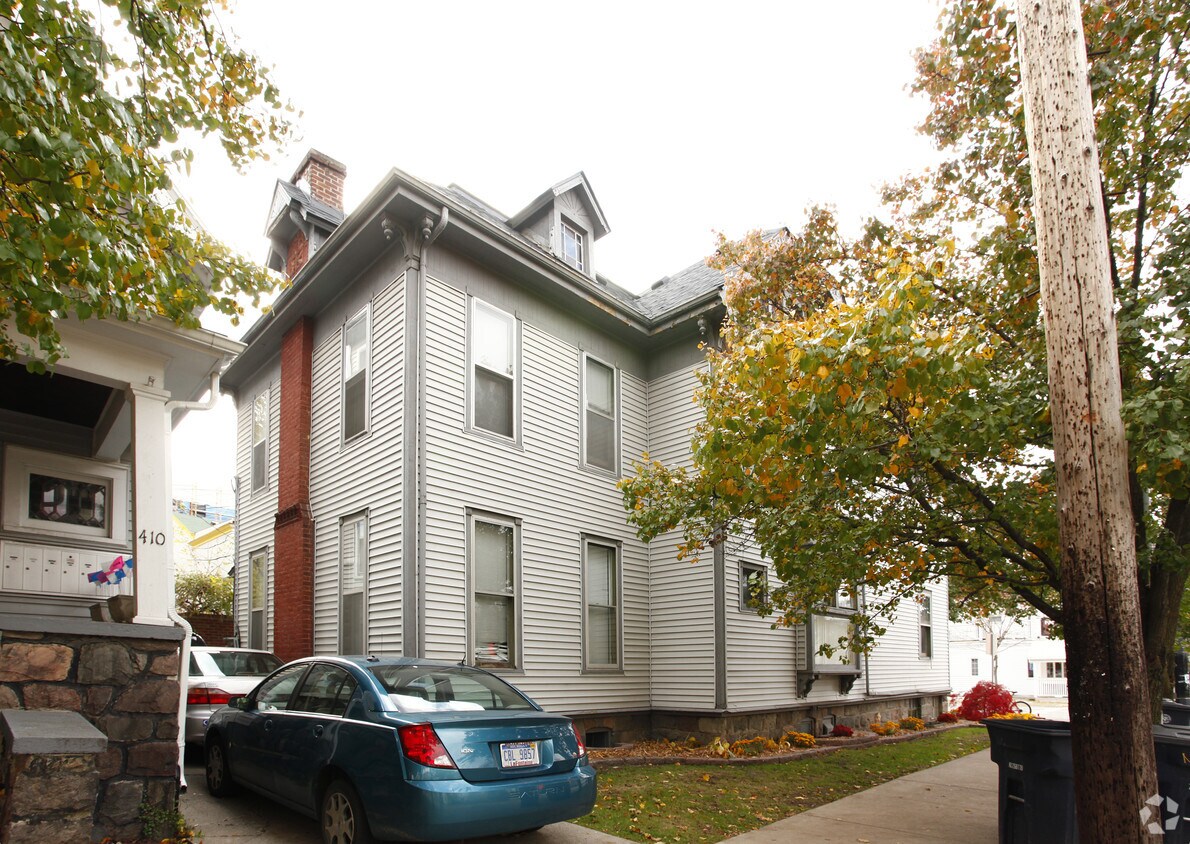 Building Photo - 401 S Division St
