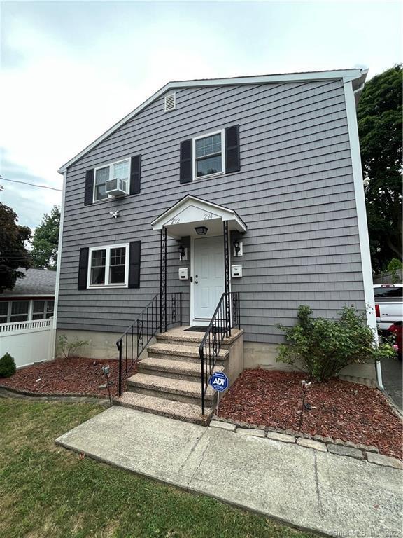 Primary Photo - 294 Robin St